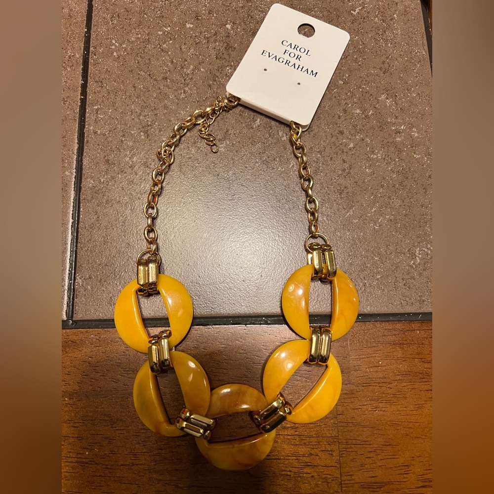 New costume necklace mustard/gold color